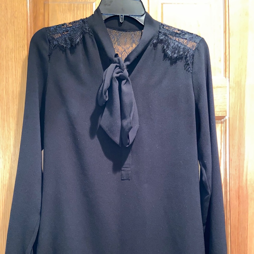 Black Mossimo blouse with lace
